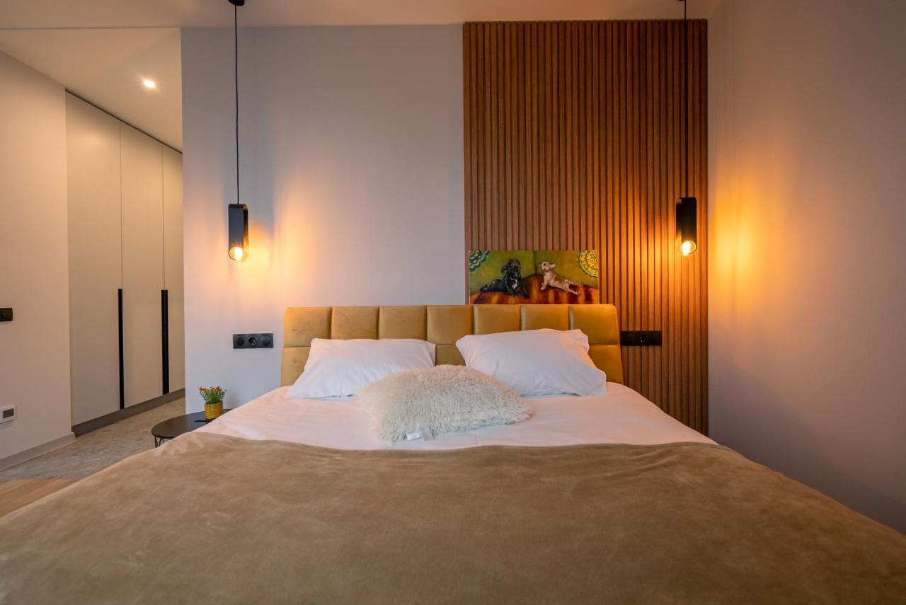 Slavutich Ecoloft Studios Киев Экстерьер фото