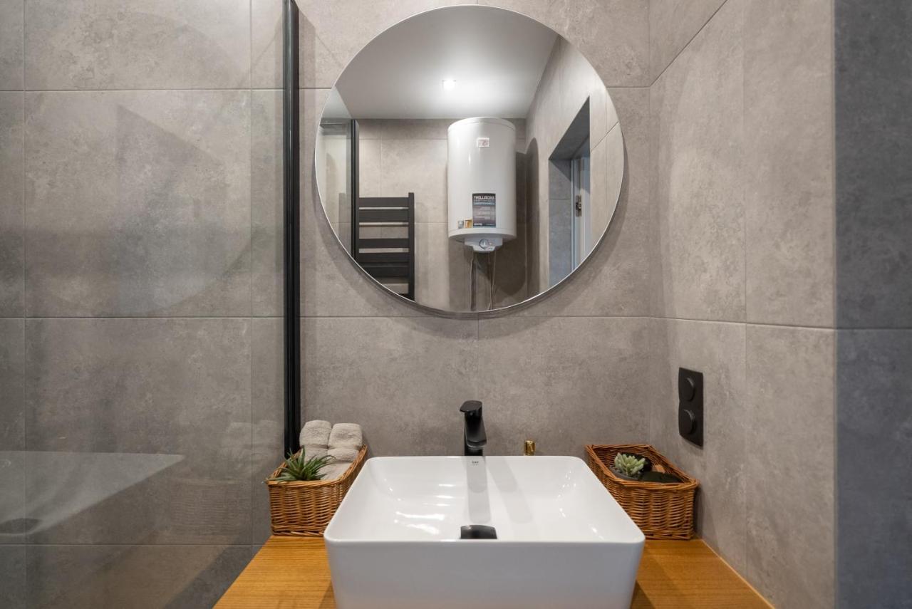 Slavutich Ecoloft Studios Киев Экстерьер фото