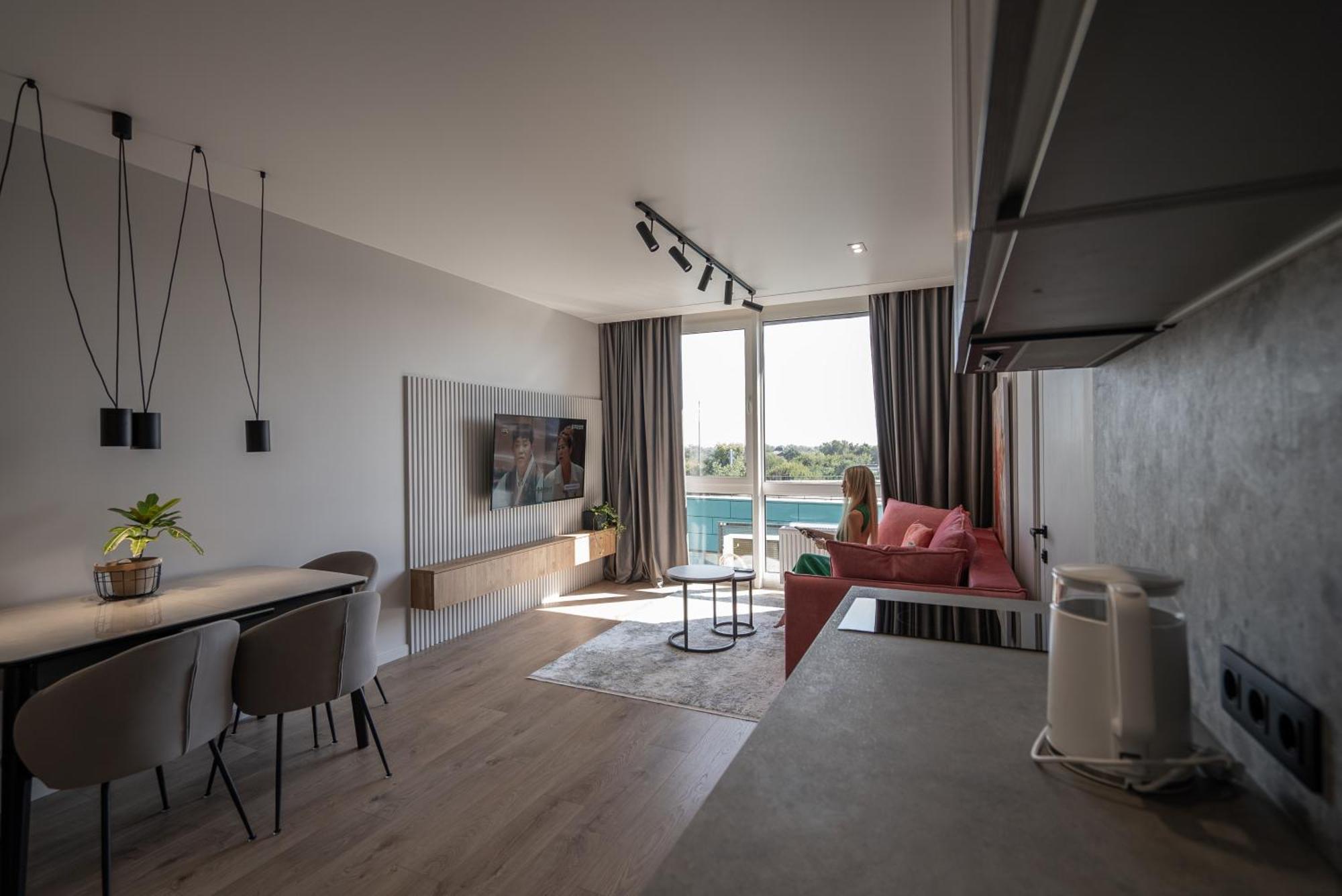 Slavutich Ecoloft Studios Киев Экстерьер фото